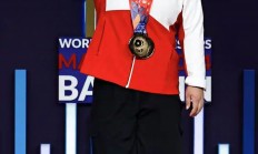 九游体育官方登录入口-举重选手斗志昂扬，向成功发起冲刺