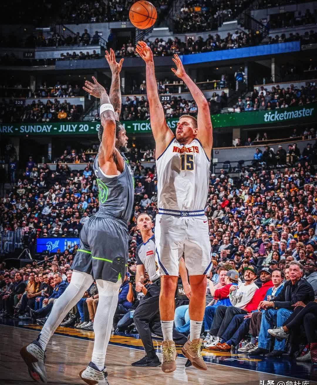 火箭主场大胜雄鹿,哈登砍下三双数据再现 火箭主场大胜雄鹿,哈登砍下三双数据再现